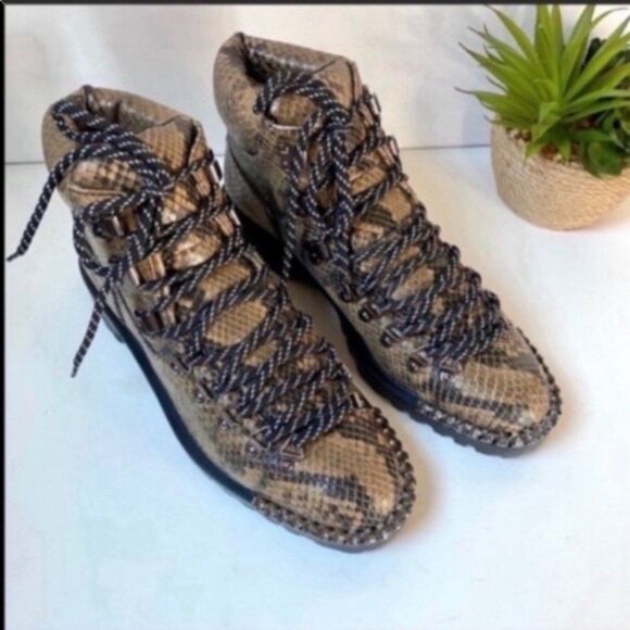 Schutz Ariabelle Lug Sole Booties 8.5 rhinestone detail - Picture 11 of 14